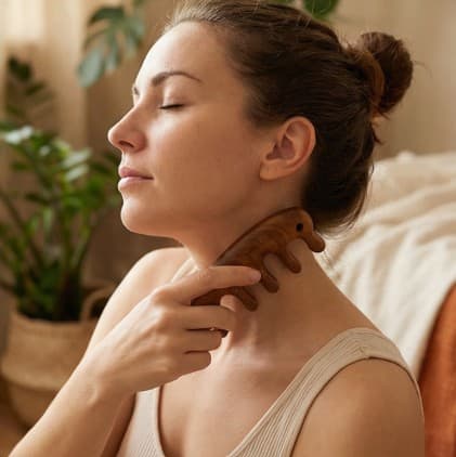 Masażer Auri - naturalny masażer do skóry głowy i twarzy