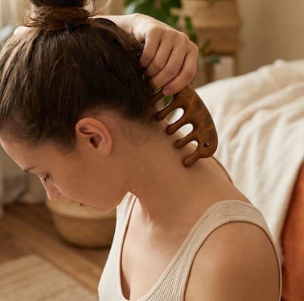 Masażer Auri - naturalny masażer do skóry głowy i twarzy